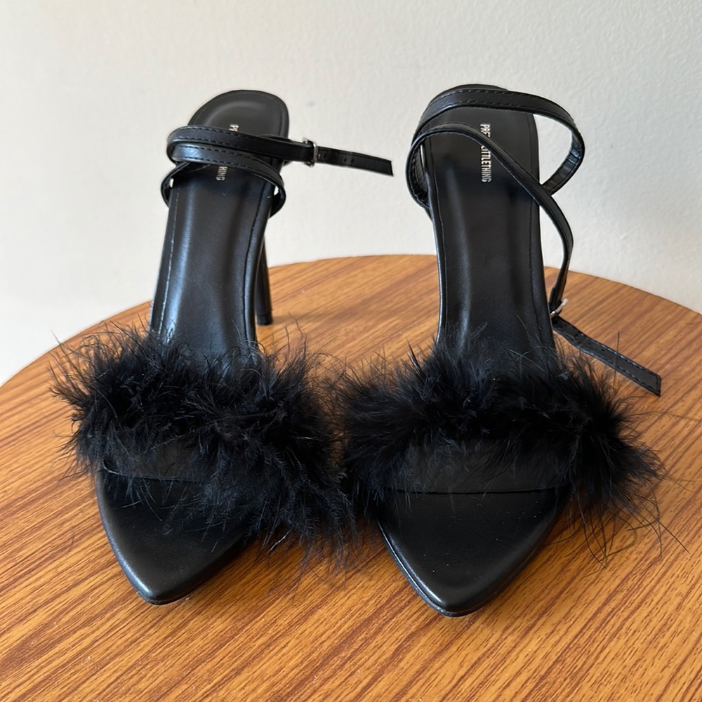 Sexy Black Heels with Feather Strap